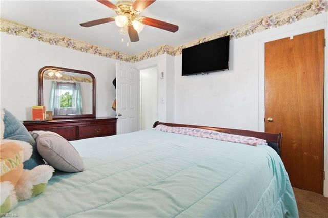 221 Hahn PL, Newport News, VA 23602