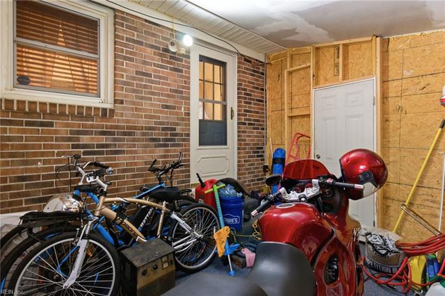 221 Hahn PL, Newport News, VA 23602