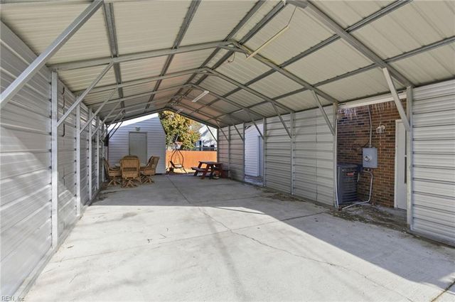 221 Hahn PL, Newport News, VA 23602