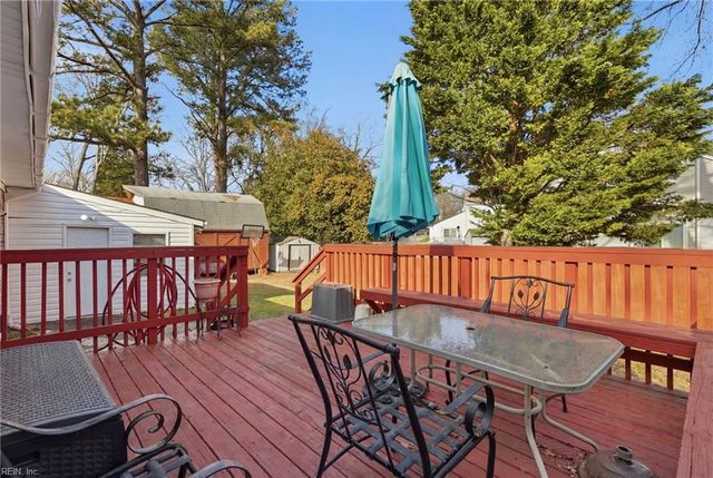 221 Hahn PL, Newport News, VA 23602