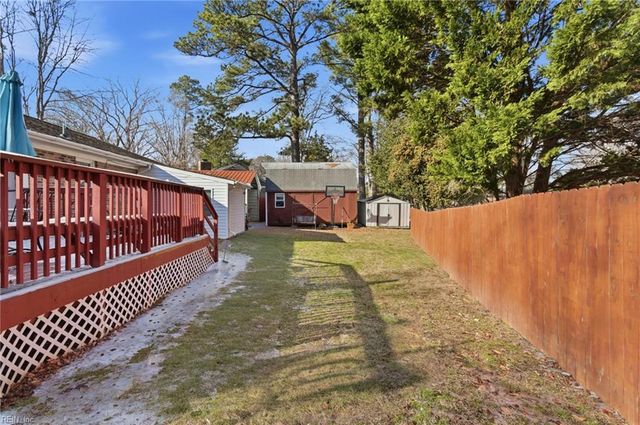 221 Hahn PL, Newport News, VA 23602