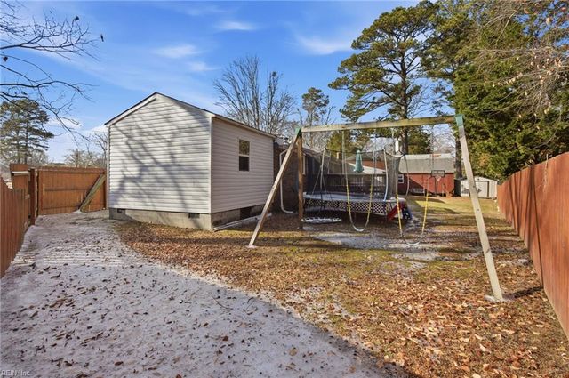 221 Hahn PL, Newport News, VA 23602