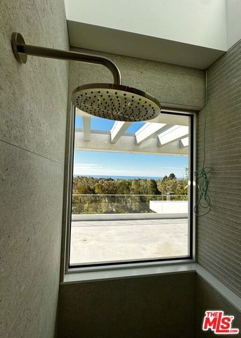 15920 Alcima Avenue, Pacific Palisades (los Angeles), CA 90272