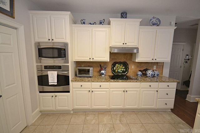 1805 Stagecoach Village, Little Rock, AR 72210