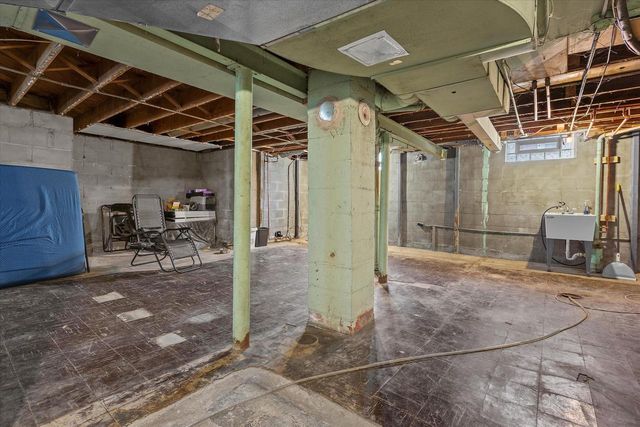 4521 S Lenox STREET, Milwaukee, WI 53207