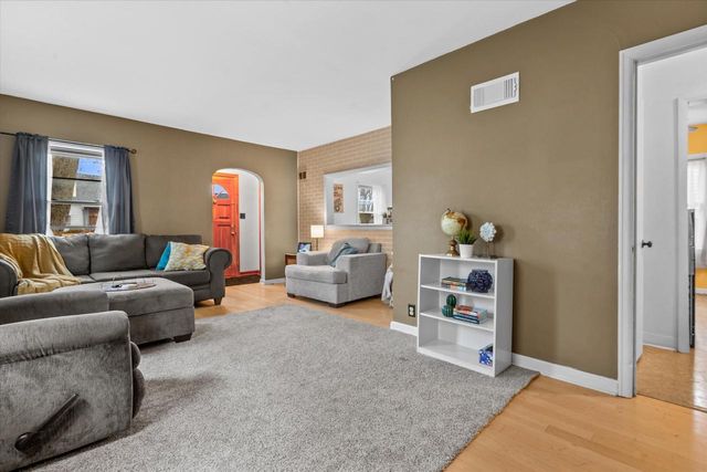 4521 S Lenox STREET, Milwaukee, WI 53207