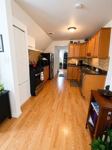 2925 N Damen Avenue, Chicago, IL 60618