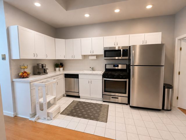 2925 N Damen Avenue, Chicago, IL 60618