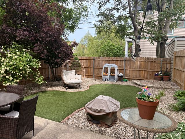 2925 N Damen Avenue, Chicago, IL 60618