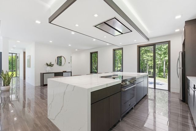 20 Dogwood Ln, North Reading, MA 01864