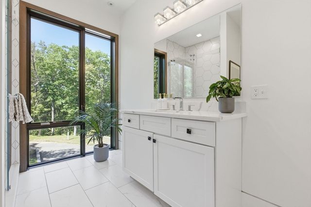 20 Dogwood Ln, North Reading, MA 01864