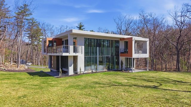 20 Dogwood Ln, North Reading, MA 01864