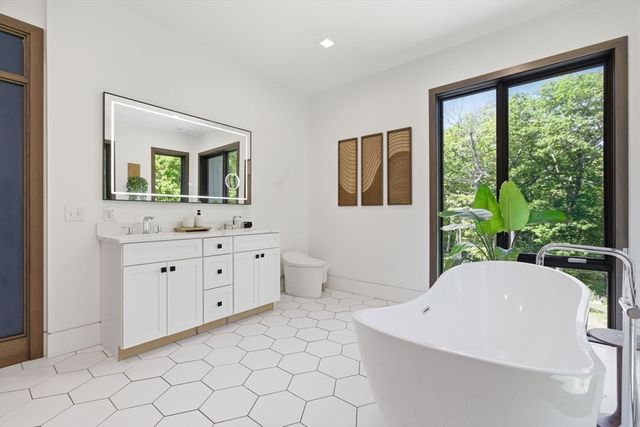 20 Dogwood Ln, North Reading, MA 01864