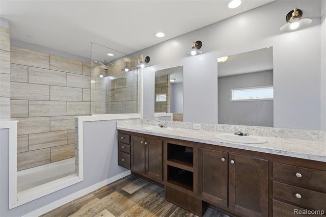 9725 Aspen Lane, Ypsilanti, MI 48198