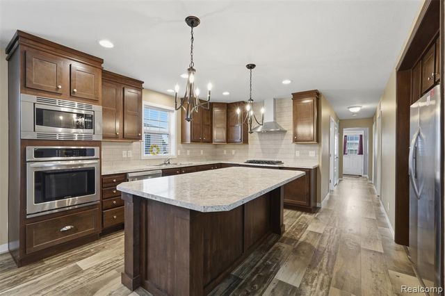 9725 Aspen Lane, Ypsilanti, MI 48198