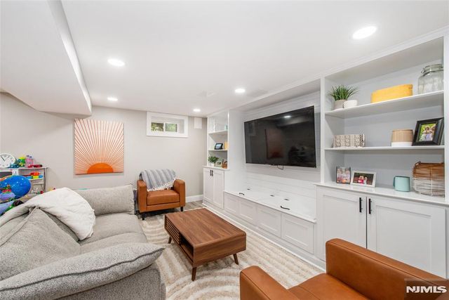 112 Lafayette Avenue, Twp Of Washington, NJ 07676