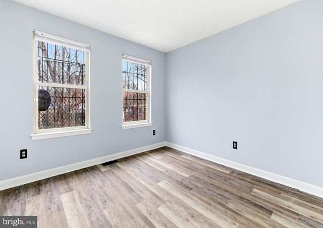 576 WASHINGTON ST, Camden, NJ 08103