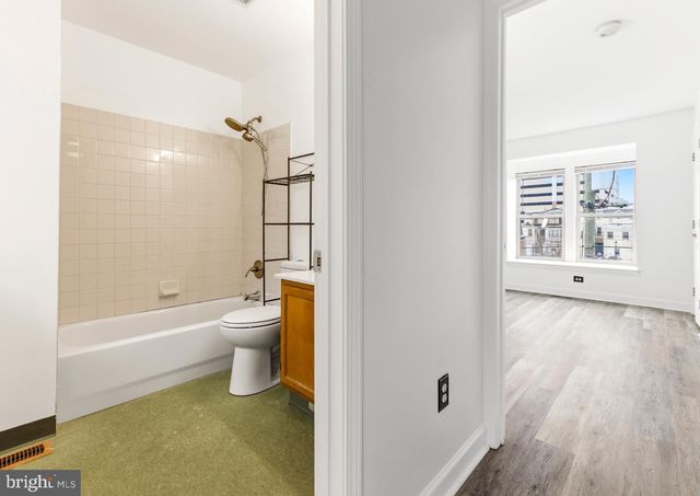 576 WASHINGTON ST, Camden, NJ 08103