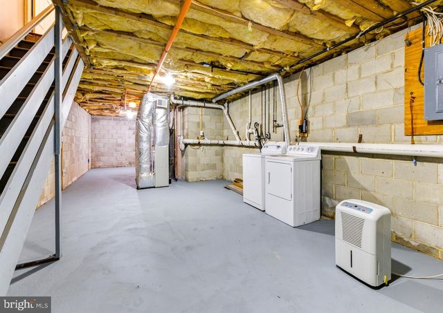 576 WASHINGTON ST, Camden, NJ 08103