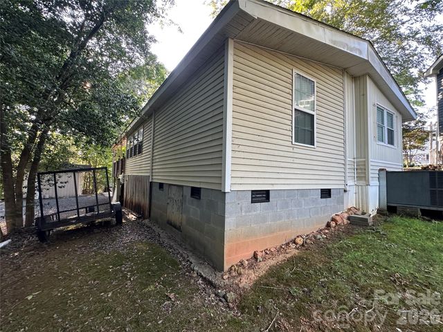 111 Hickory Circle, New London, NC 28127