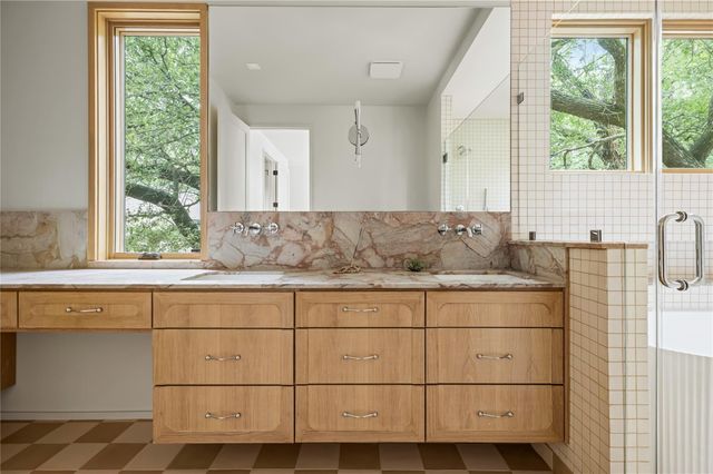 1102 Charlotte ST, Austin, TX 78703