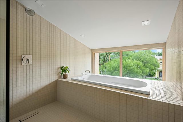 1102 Charlotte ST, Austin, TX 78703