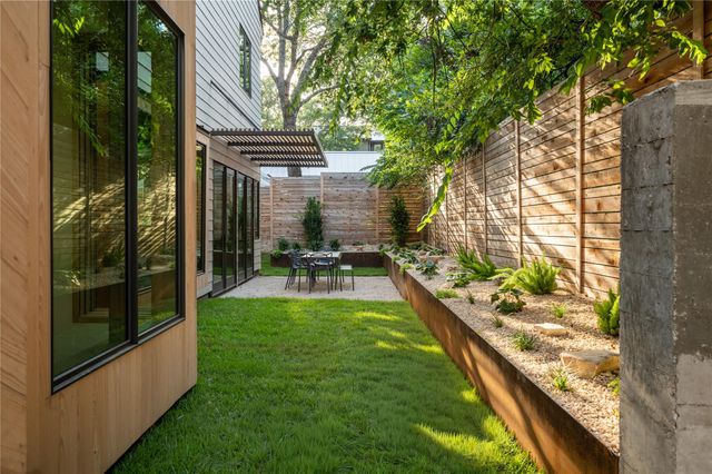 1102 Charlotte ST, Austin, TX 78703