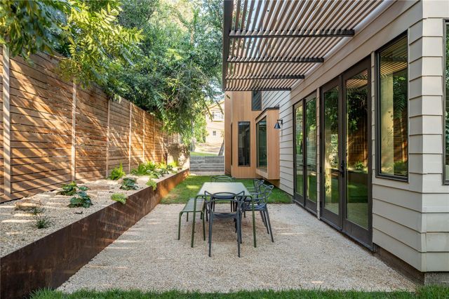 1102 Charlotte ST, Austin, TX 78703
