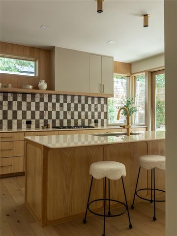 1102 Charlotte ST, Austin, TX 78703