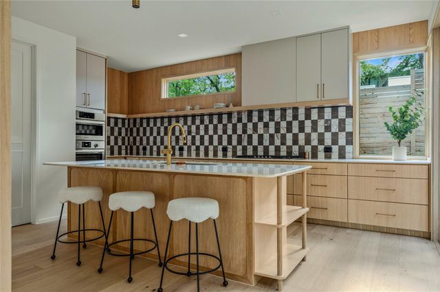 1102 Charlotte ST, Austin, TX 78703