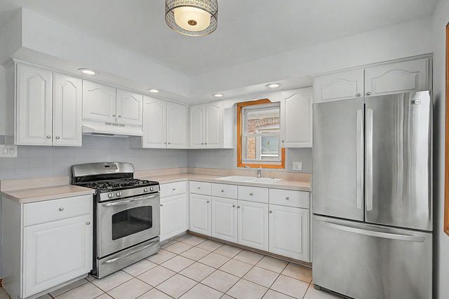 11011 S Avenue L, Chicago, IL 60617