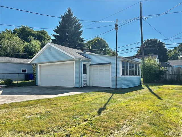 68 Lyndale Court, West Seneca, NY 14224