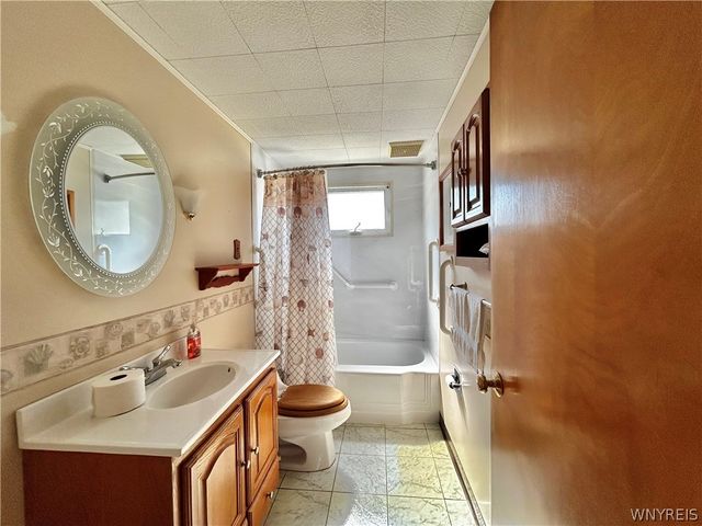 68 Lyndale Court, West Seneca, NY 14224