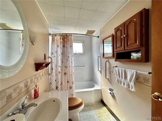 68 Lyndale Court, West Seneca, NY 14224