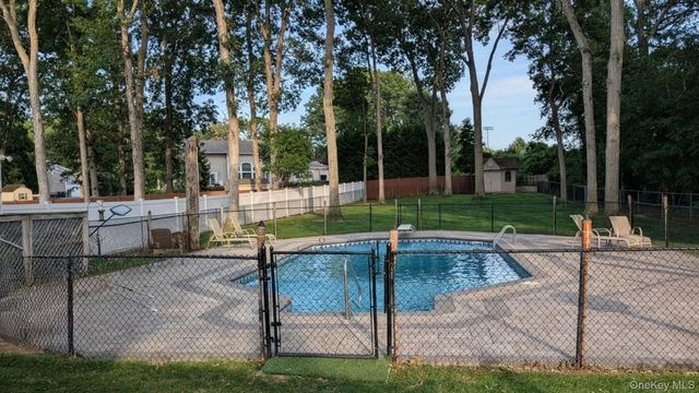 132 Washington Avenue, Plainview, NY 11803