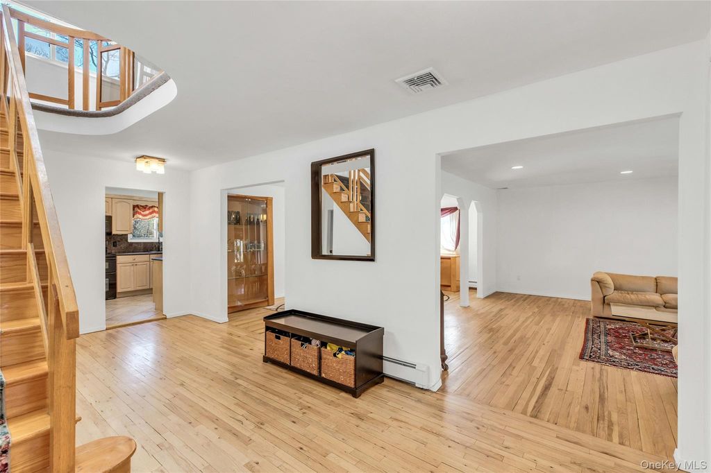 132 Washington Avenue, Plainview, NY 11803 — photo 4