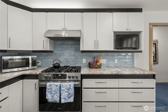 8422 Kaster Drive NE, Bremerton, WA 98311