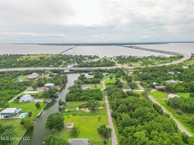128 Mimosa Street, Pass Christian, MS 39571