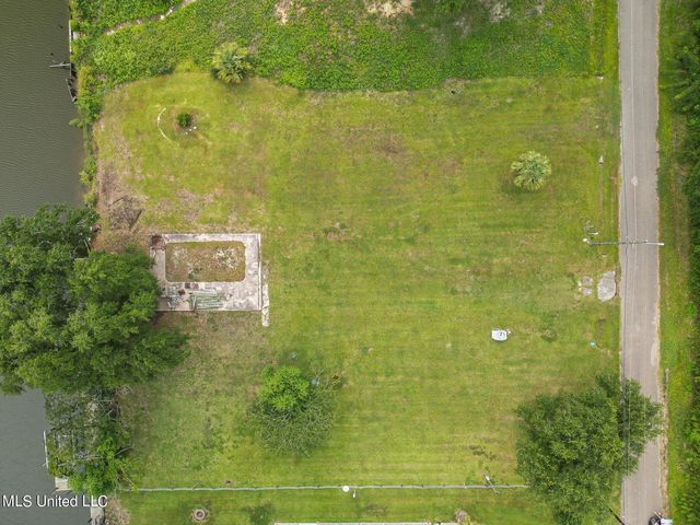 128 Mimosa Street, Pass Christian, MS 39571