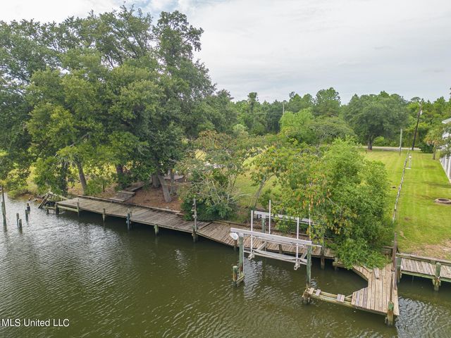 128 Mimosa Street, Pass Christian, MS 39571