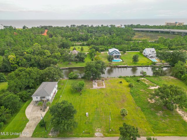 128 Mimosa Street, Pass Christian, MS 39571