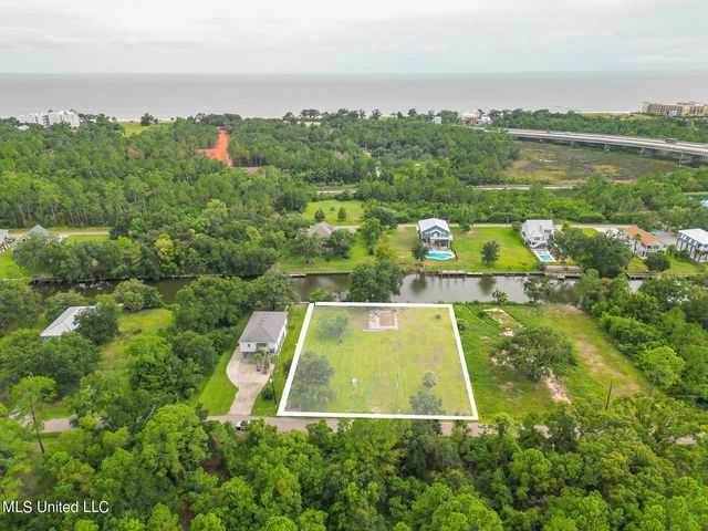 128 Mimosa Street, Pass Christian, MS 39571