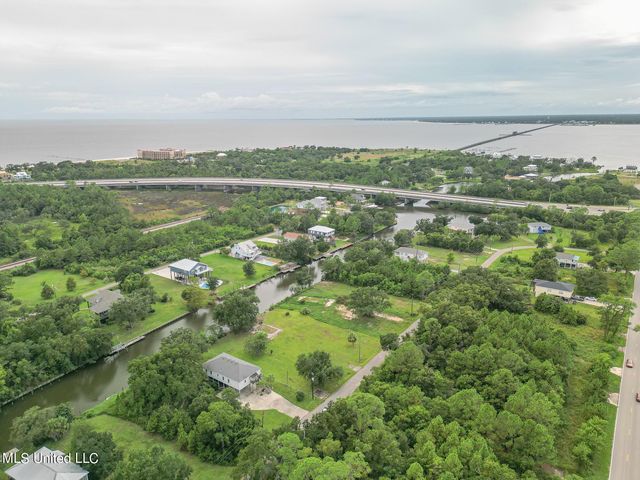 128 Mimosa Street, Pass Christian, MS 39571
