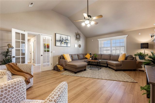 1925 S 21st Street, Rogers, AR 72758