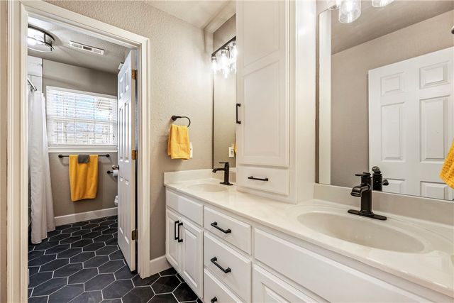 1925 S 21st Street, Rogers, AR 72758