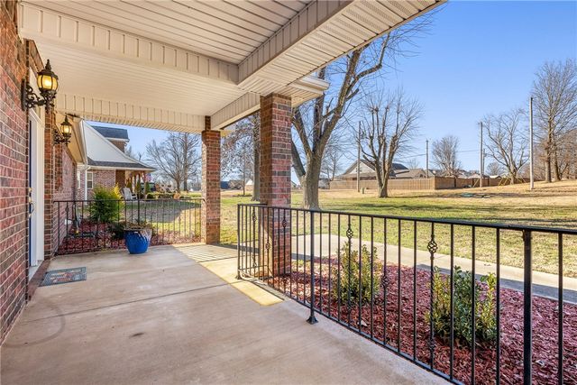 1925 S 21st Street, Rogers, AR 72758