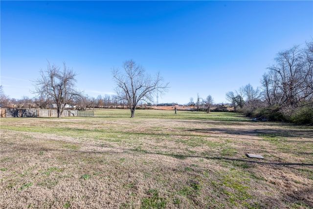 1925 S 21st Street, Rogers, AR 72758