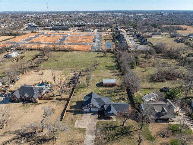 1925 S 21st Street, Rogers, AR 72758