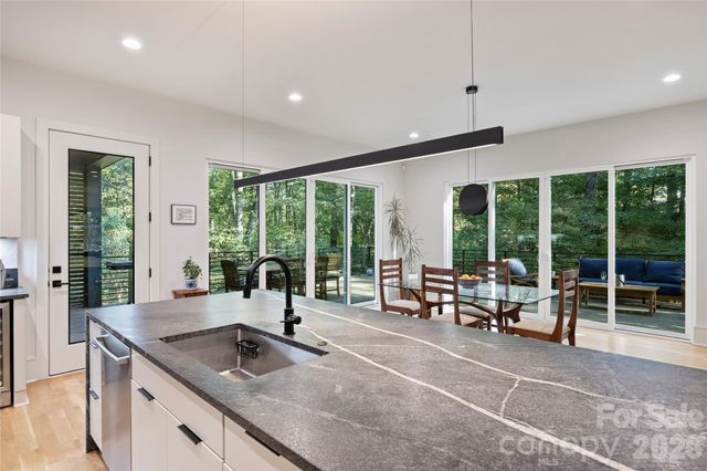 7223 Terrace Drive, Charlotte, NC 28211