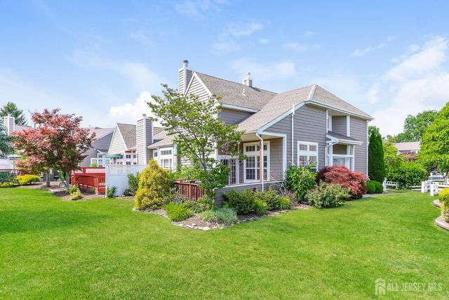 8 Pine Valley Lane, Monroe, NJ 08831